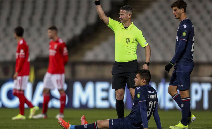 Portekiz'de yarıda kalan maçta 13 futbolcuda Omicron varyantı tespit edildi