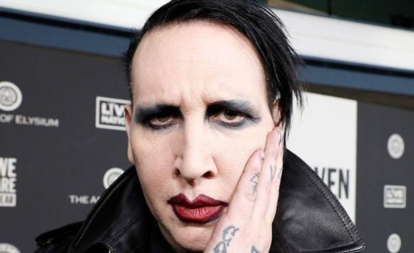 Cinsel saldırı suçuyla yargılanan Marilyn Manson'ın evine polis baskını