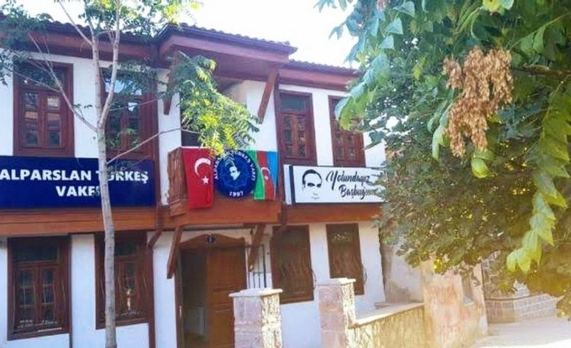 MHP Ankara İl Başkanı, Alparslan Türkeş Vakfı'nı basarak tehdit savurdu