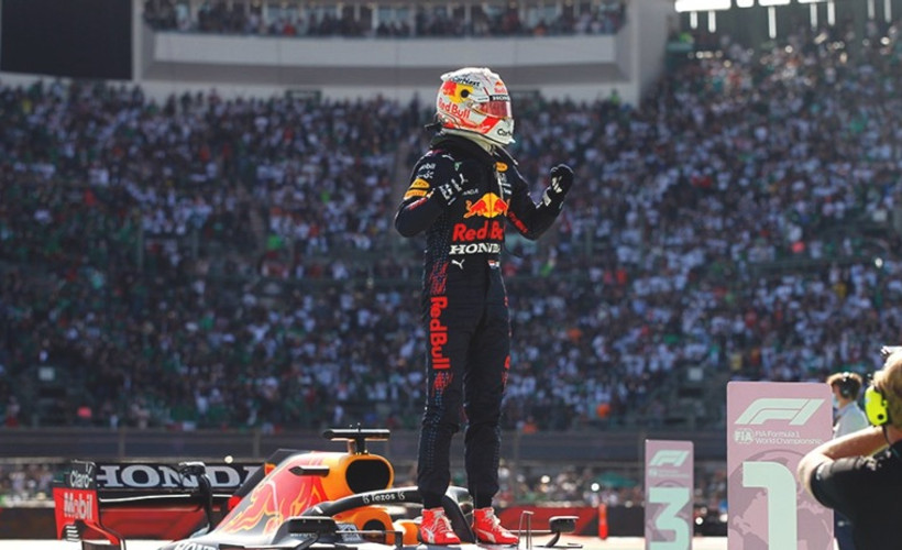 Formula 1'de şampiyon Max Verstappen
