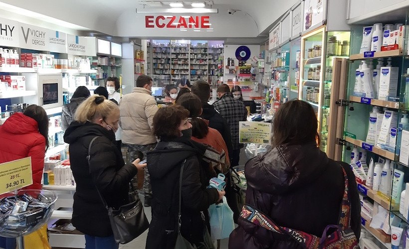 1 leva 8 lira olunca Bulgarlar gelmeye devam ediyor: Eczanelerde Aspirin kalmadı