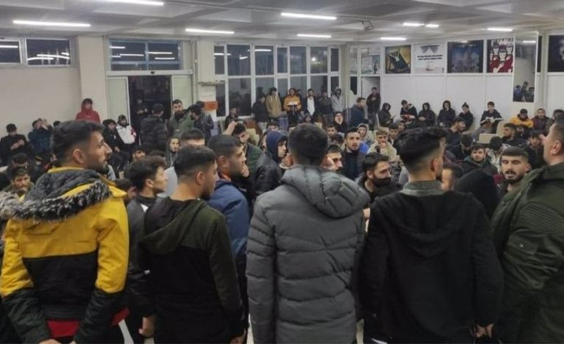 Zamları protesto eden öğrencilerden görüşmek için gelen AKP'li yöneticiye: Muhatabımız sen değilsin