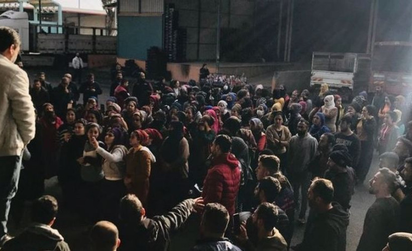 Sebze meyve halinde çalışan kadınlar iş bıraktı