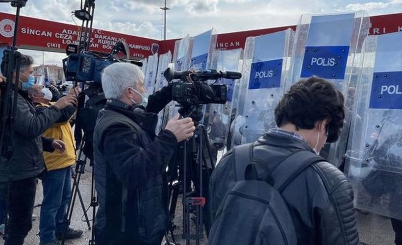 'Türkiye'yi soyanları haber yapan gazeteciler hedef alınıyor'