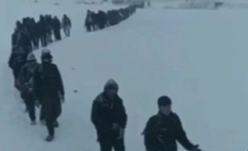 İran sınırında 2 donmuş cenazeye ulaşıldı