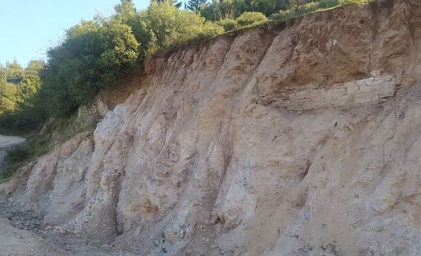 Manisa'da toprak kayması sonrası Roma dönemine ait mezar açığa çıktı