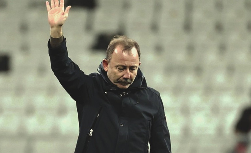 Ayrılık sonrası ilk kez konuşan Sergen Yalçın, Beşiktaş taraftarından 'helallik' istedi