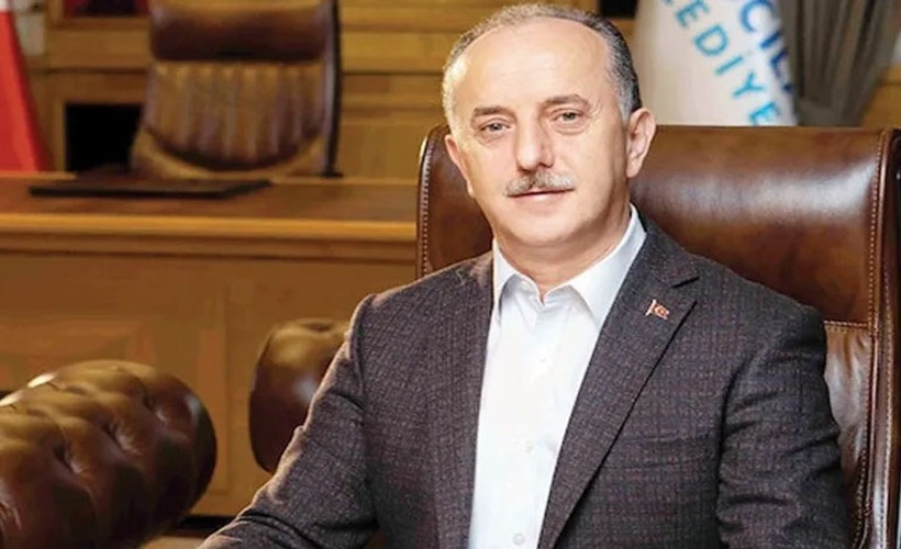 AKP'li başkan kendisiyle fotoğraf çektirmeyen memuru açığa aldırdı