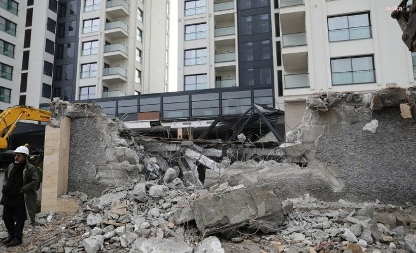 Didim'de izinsiz yapıların yıkımına başlandı