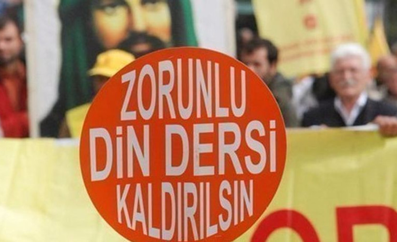 Zorunlu din dersinin kaldırılması için kampanya başlatıldı