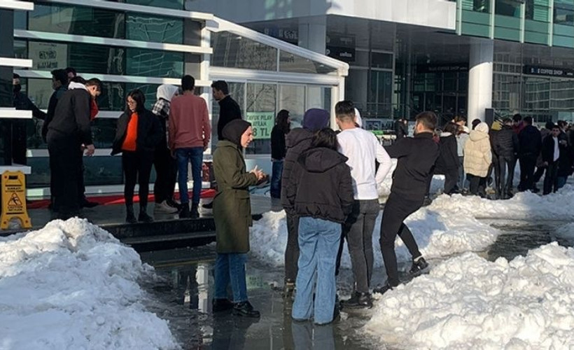 63 öğrenci üniversite yemekhanesinde zehirlendi