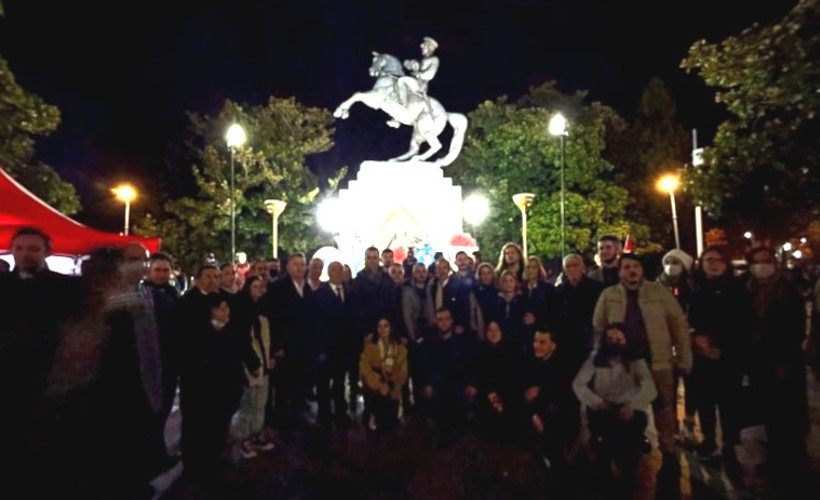 AKP'li Adıgüzel'den Samsun'daki Atatürk anıtını korumaya gelenlere hakaret