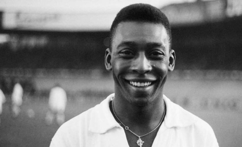 Pele'nin ilk futbolcu kartı rekor bedelle satıldı