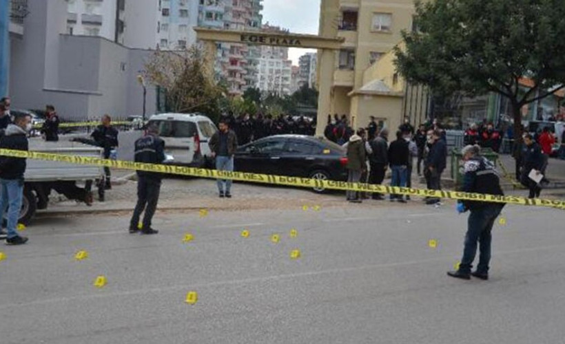 Otoparkta silahlı saldırıya uğrayan Kaya Erkara hayatını kaybetti, kızı yaralandı