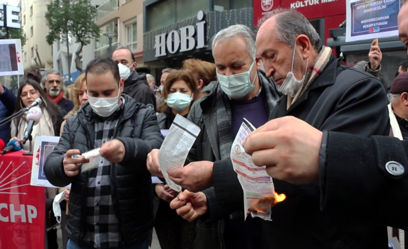 İzmir'in 30 ilçesinde zamlar protesto edildi