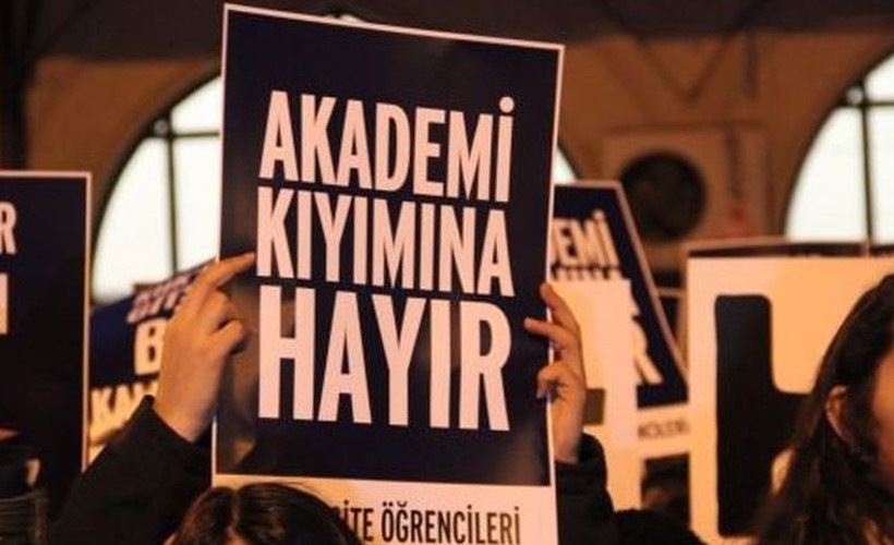 Akademisyenleri ihraç eden rektöre meslekten men cezası
