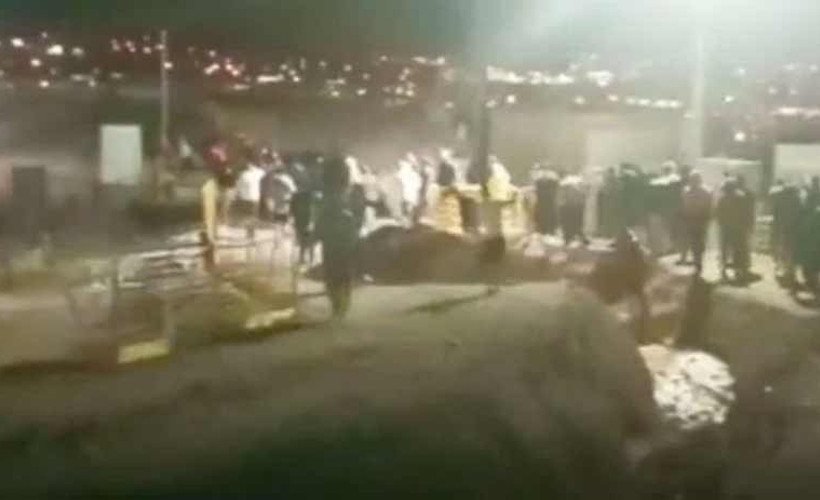 Elektriksiz ve susuz kalan şehir hastanesi işçilerinden protesto