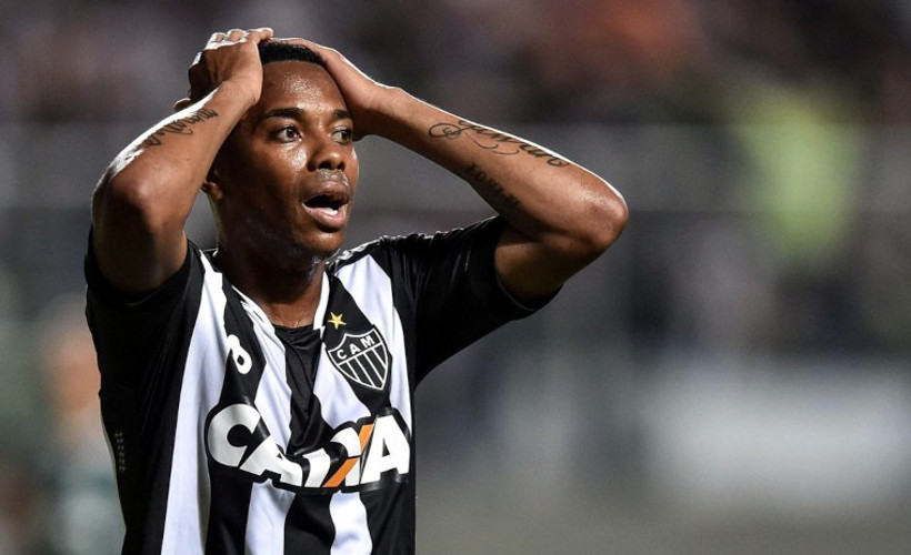 Türkiye'de Sivasspor ve Başakehir formaları giyen Robinho ülkesinde mahsur kaldı