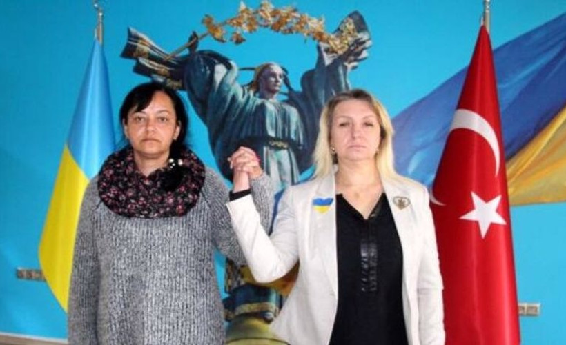 Annesi Rus, babası Ukraynalı Tarı'dan çağrı: Şu anda kardeş kardeşi öldürüyor, bu kanlı siyasete hayır