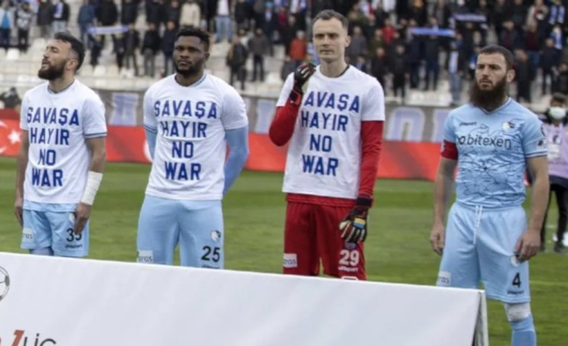 Erzurumsporlu Aykut Demir, 'Savaşa hayır' tişörtünü giymedi