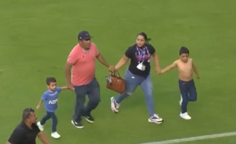 Meksika ligi maçında stat savaş alanına döndü