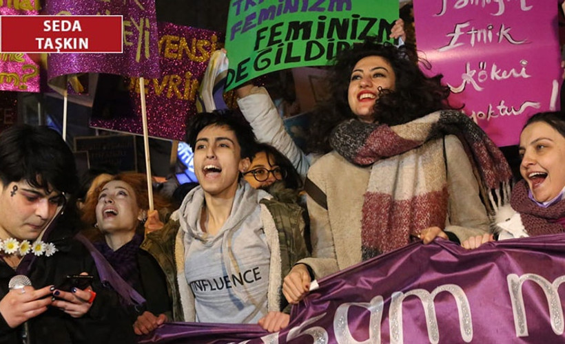 Ankara'da yüzlerce kadın Sakarya Caddesi'nde bir araya geldi