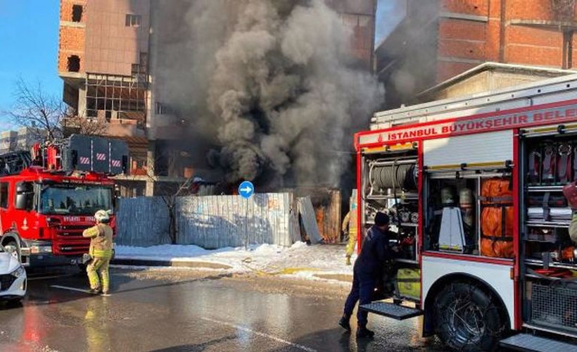 İstanbul'da kağıt toplayıcılarının barakaları yandı