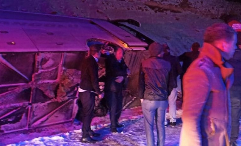 Malatya'da yolcu otobüsü devrildi: 3 yaralı