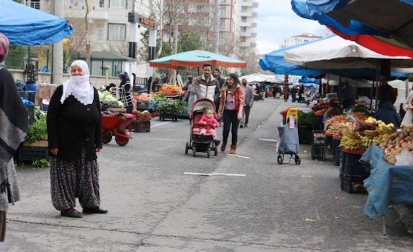 Kayyımın kadınların pazarına erkekleri alma kararına tepki: Direneceğiz