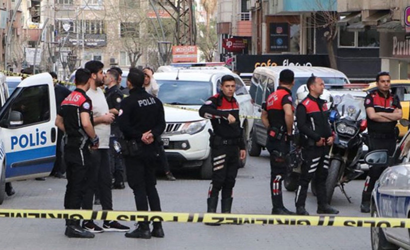 Urfa'da polis 'kendilerine ateş açan' bir kişiyi vurdu