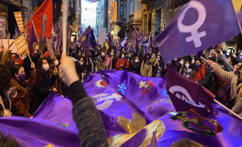Feminist Gece Yürüyüşü'ne katılan öğrencinin bursu kesildi