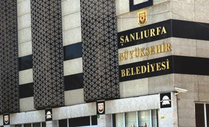 AKP’li meclis üyesinden AKP’li belediyeye: Yakın arkadaşlara davetiye usulü ile ihale veriliyor
