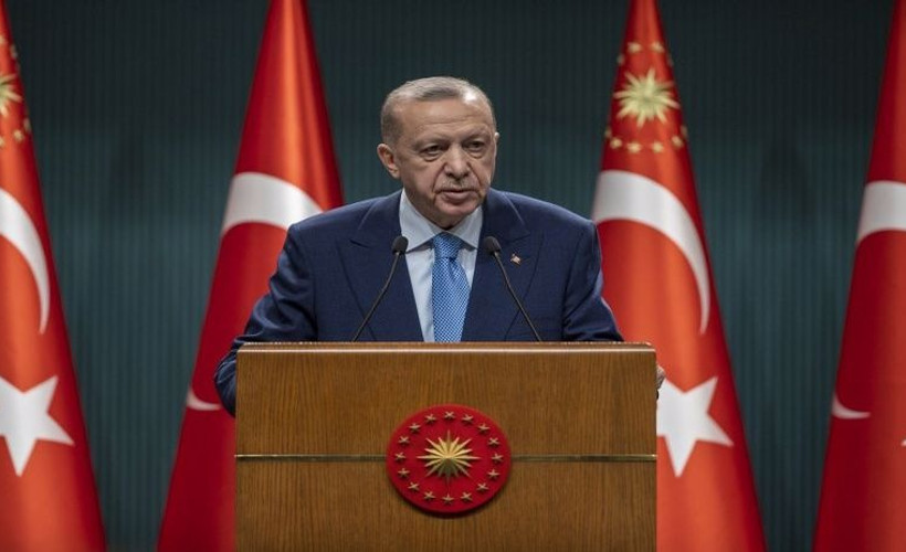 Maske kullanımı toplu taşıma ve hastaneler hariç kapalı alanlarda kaldırıldı