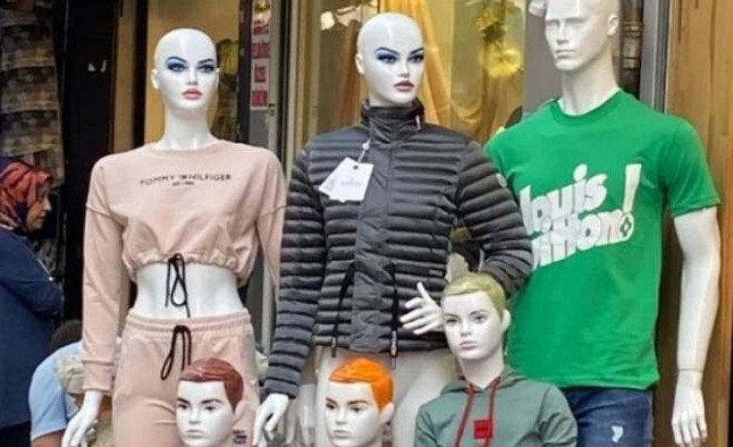 Turistlerin ilgisine kalan Mahmutpaşa, sahte ürünlere mahkum oldu