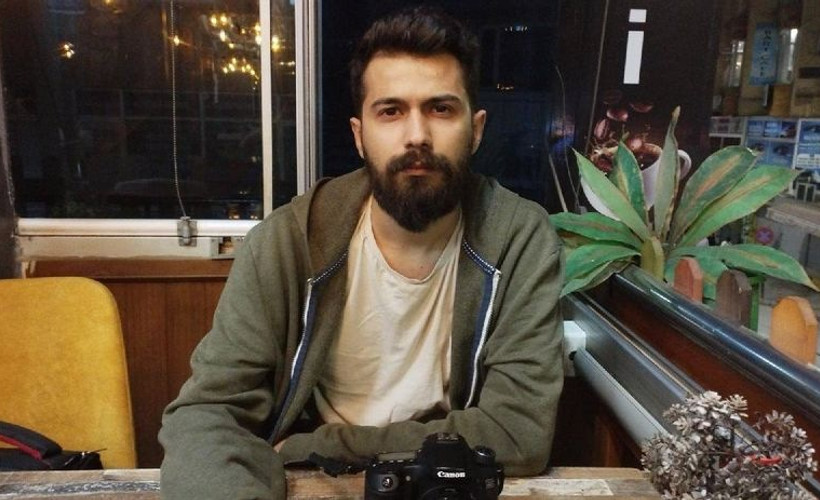 Depremzedelerin AKP’li başkana tepkisini çeken gazeteci darp edildi
