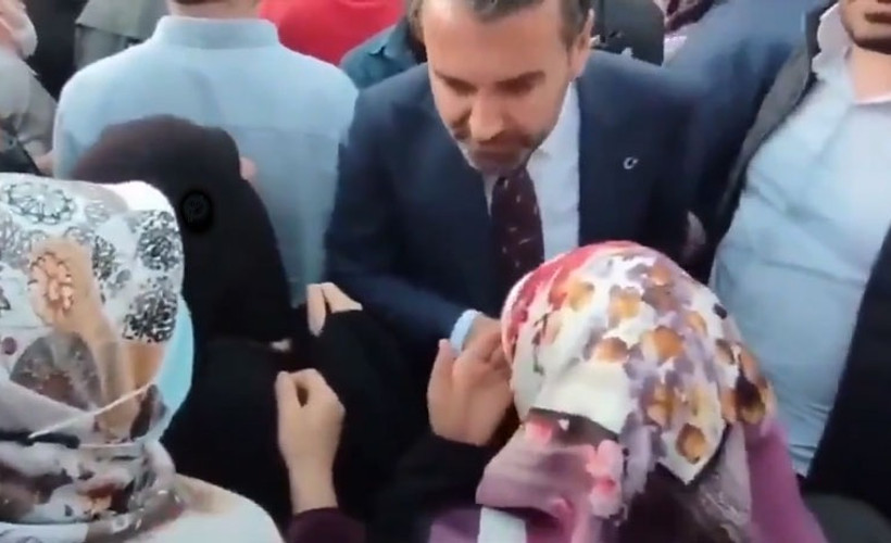 AKP’li belediye başkanından depremzedeye: Önceki evinde duşakabinin mi vardı?