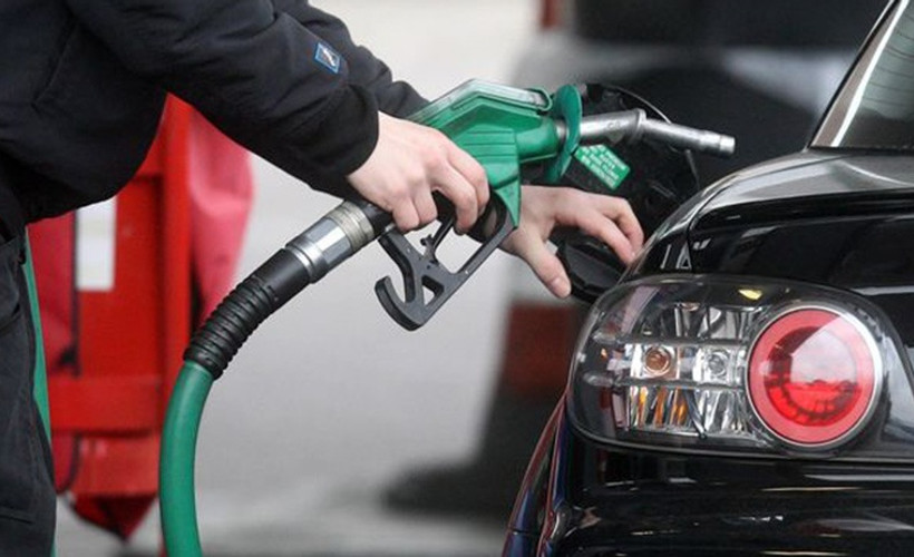 Bayram öncesi uzun yola çıkacaklara kötü haber: Benzine bu gece dev zam geliyor