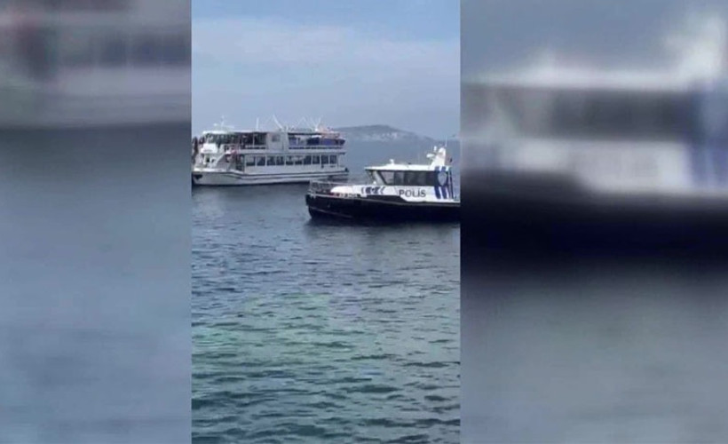 Polis teknenin Maltepe'ye yanaşmasına izin vermedi: CHP'li başkan denize atladı