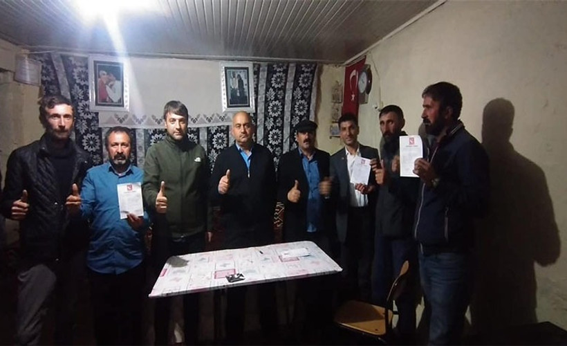 AKP'de toplu istifa: 50 kişi başka partiye geçti