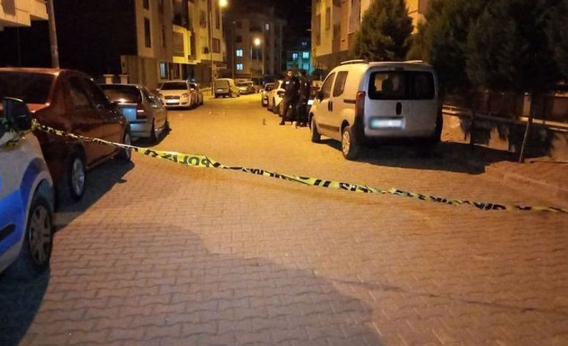 Manisa'da genç kadına evinin önünde silahlı saldırı
