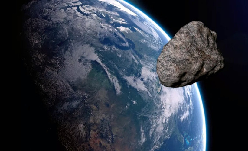 Dünya yakınından dev bir asteroit geçtiği tespit edildi