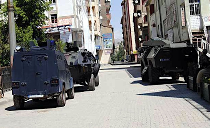 Yüksekova’da ev baskınları: 2 kişi gözaltına alındı