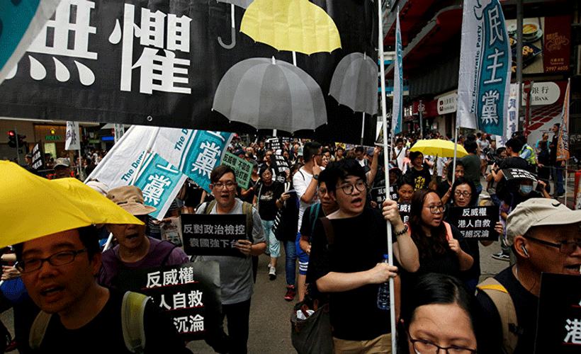 Hong Kong sokaklarında bağımsızlık sloganları