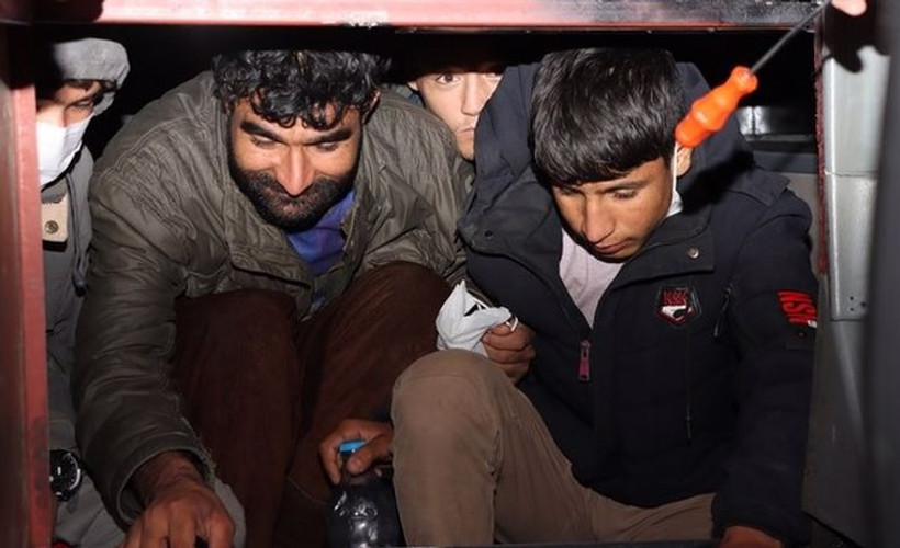 İstanbul plakalı şehirlerarası otobüslerin gizli bölmelerinden 47 göçmen çıktı