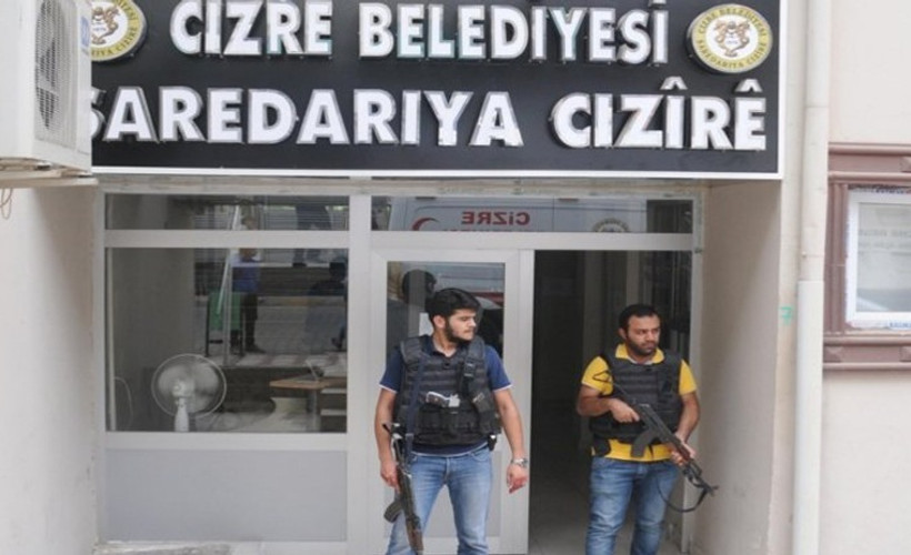 Kayyım belediye binasını satılığa çıkardı