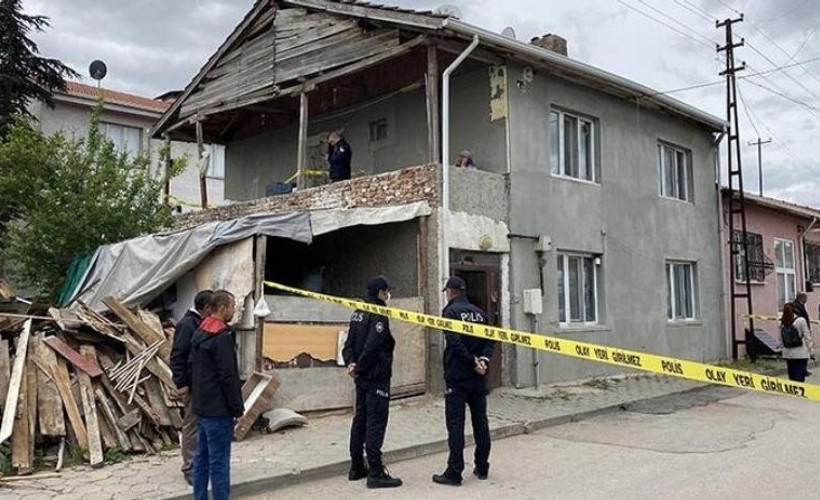 Babasıyla yaşayan 15 yaşındaki çocuk, annesini pompalı tüfekle öldürdü