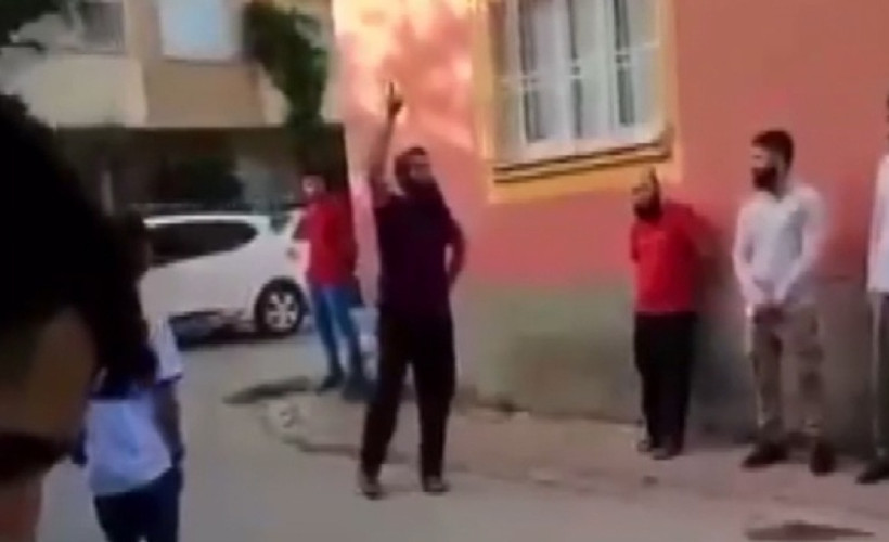 'Çarşaflılar çocuk kaçırdı' paylaşımı yapan kadının evini basıp özür dilettiler