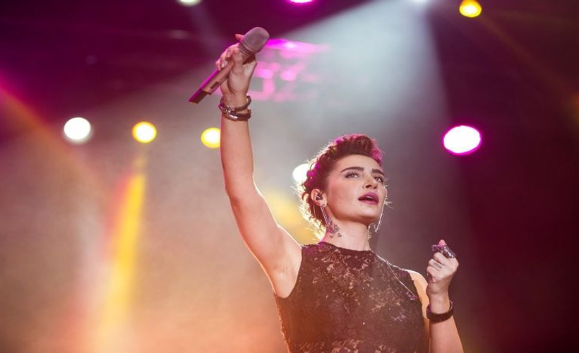 Köprücük kemiğinin ucu kırılan Sıla, konserlerini iptal etti
