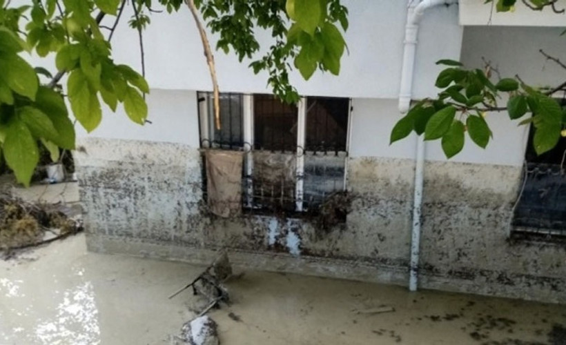TOKİ'nin asansörü çalışmıyor diye taşınamadı, selde hayatını kaybetti