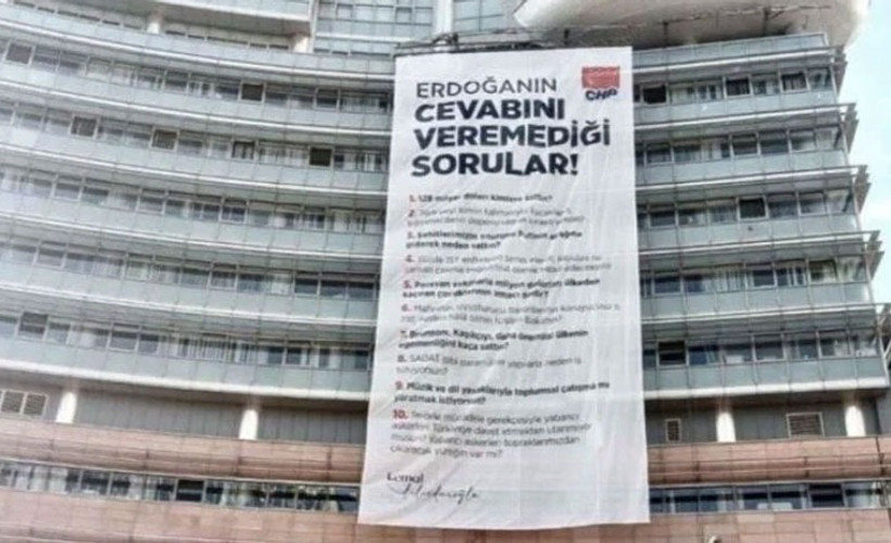 Erdoğan'ın cevap veremediği 10 soru pankart oldu